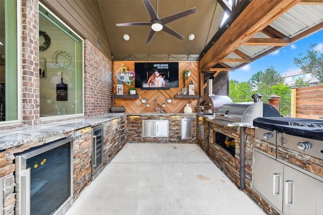 2038 Graystone Hills Drive, Conroe, TX 77304