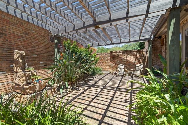 4811 Ocean Dr, Corpus Christi, TX 78412