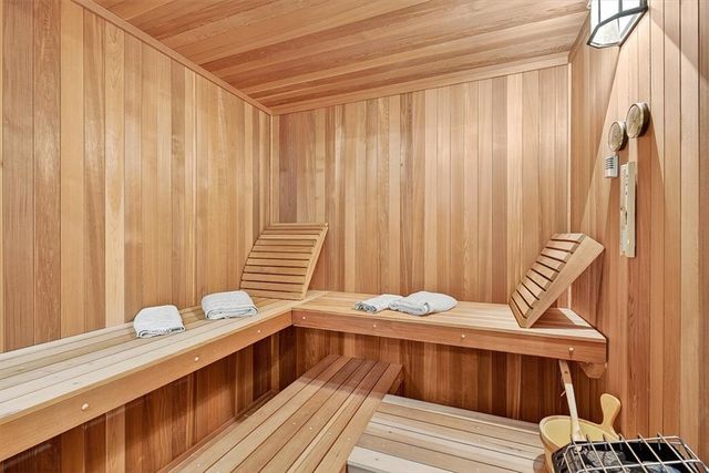 4811 Ocean Dr, Corpus Christi, TX 78412