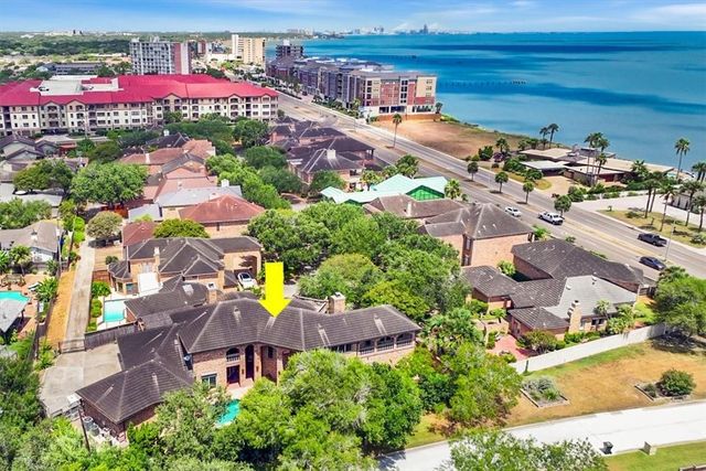 4811 Ocean Dr, Corpus Christi, TX 78412