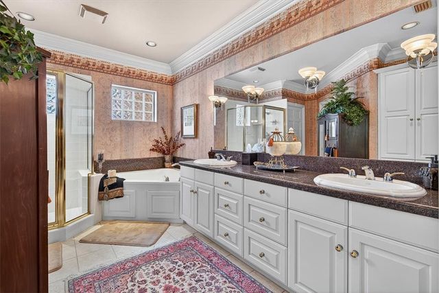 4811 Ocean Dr, Corpus Christi, TX 78412