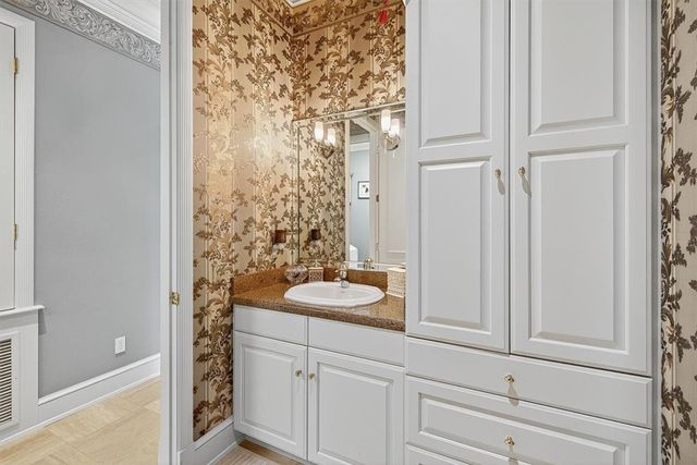 4811 Ocean Dr, Corpus Christi, TX 78412