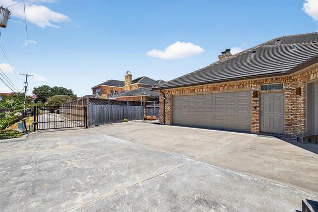 4811 Ocean Dr, Corpus Christi, TX 78412