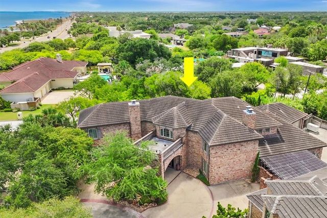 4811 Ocean Dr, Corpus Christi, TX 78412