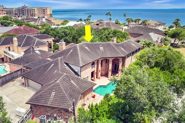 4811 Ocean Dr, Corpus Christi, TX 78412