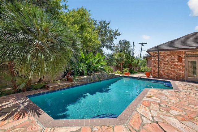 4811 Ocean Dr, Corpus Christi, TX 78412