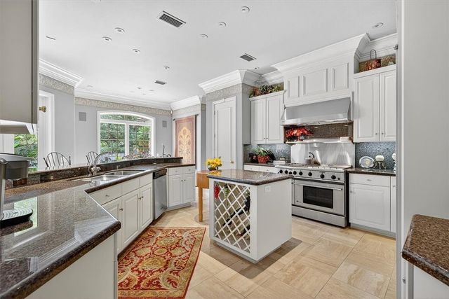 4811 Ocean Dr, Corpus Christi, TX 78412