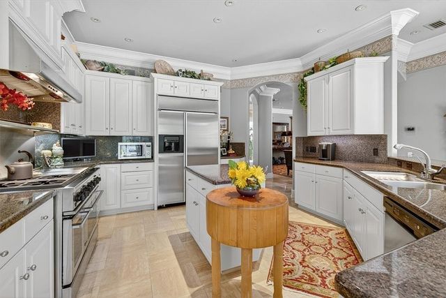 4811 Ocean Dr, Corpus Christi, TX 78412