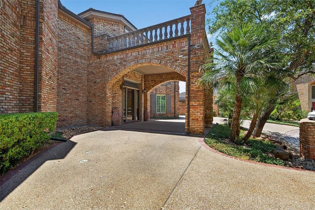 4811 Ocean Dr, Corpus Christi, TX 78412