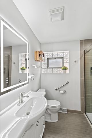 9528 S Manistee Avenue, Chicago, IL 60617