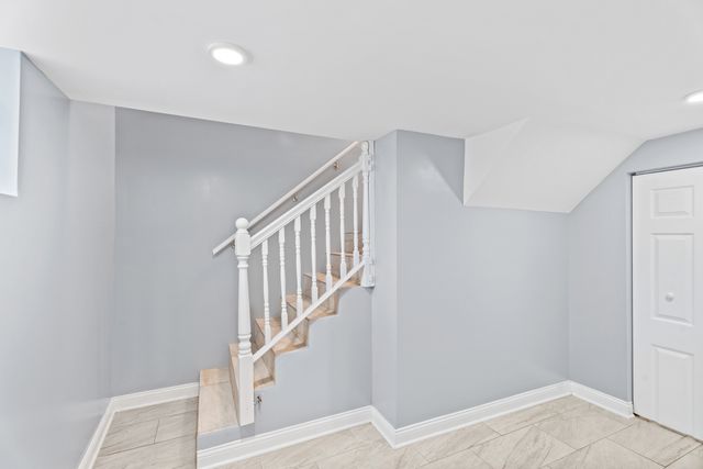 9528 S Manistee Avenue, Chicago, IL 60617