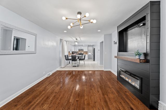 9528 S Manistee Avenue, Chicago, IL 60617