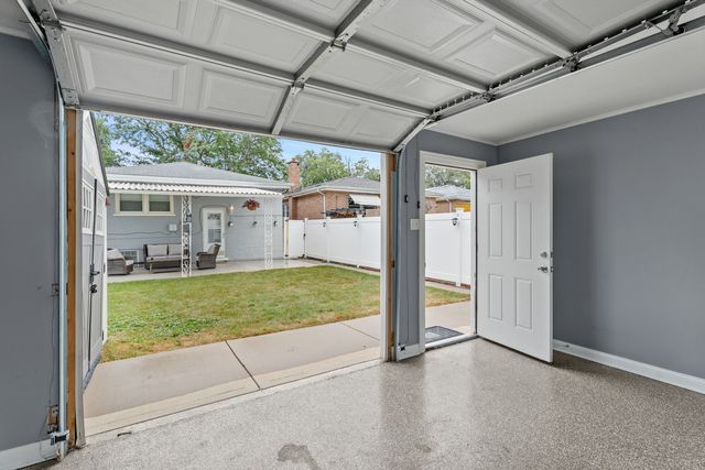9528 S Manistee Avenue, Chicago, IL 60617