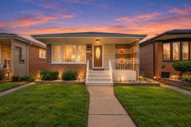 9528 S Manistee Avenue, Chicago, IL 60617