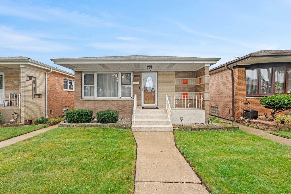 9528 S Manistee Avenue, Chicago, IL 60617