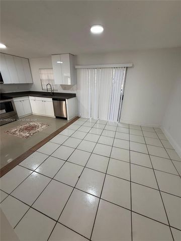5817 Blueberry Ct 92, Lauderhill, FL 33313