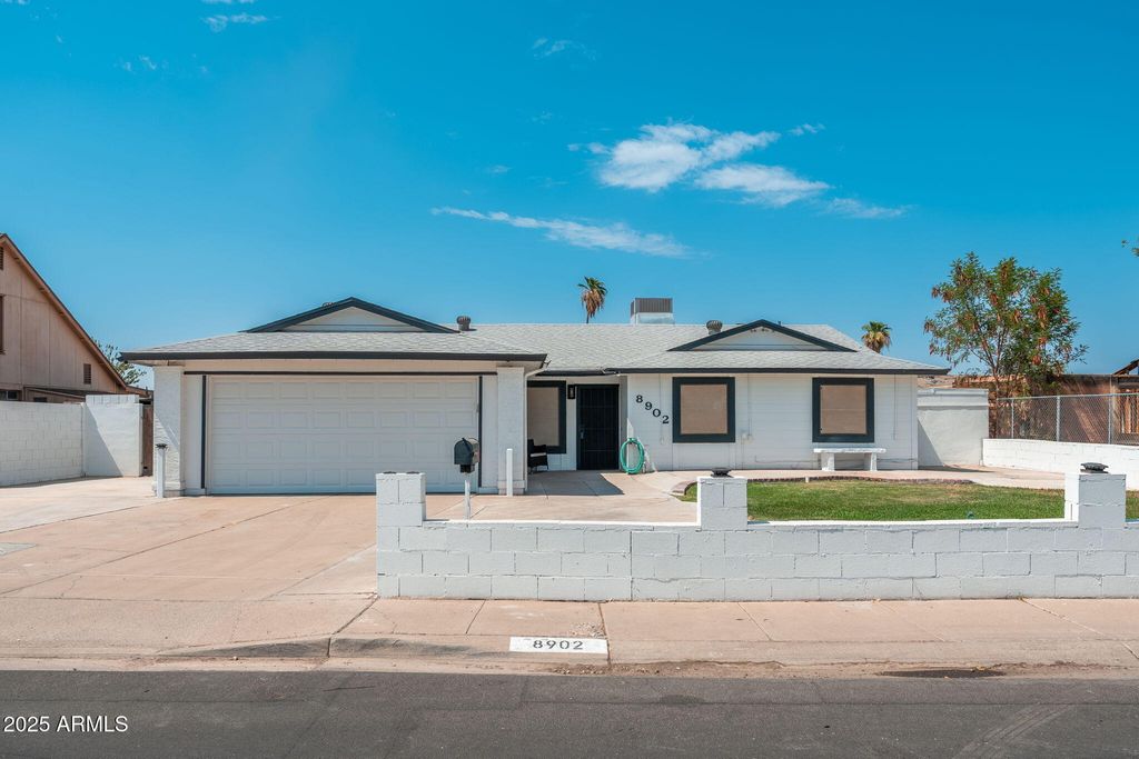 8902 W COLUMBUS Avenue, Phoenix, AZ 85037