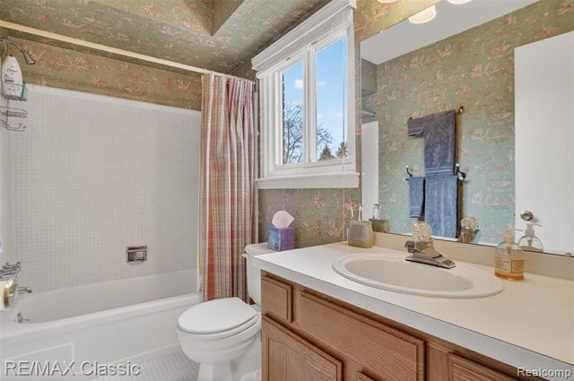 1460 Trailwood Path, Bloomfield Hills, MI 48301