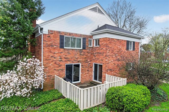1460 Trailwood Path, Bloomfield Hills, MI 48301
