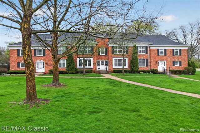 1460 Trailwood Path, Bloomfield Hills, MI 48301