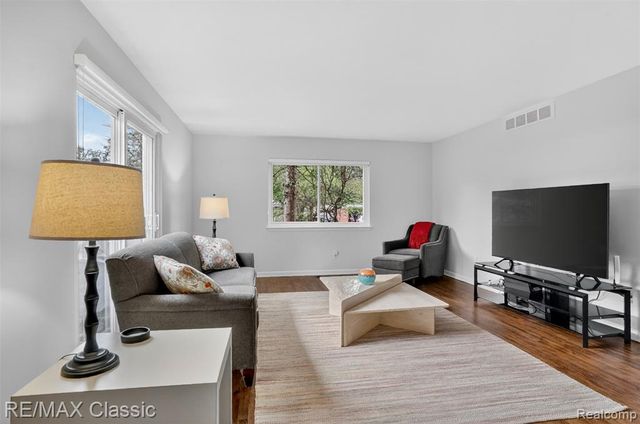 1460 Trailwood Path, Bloomfield Hills, MI 48301