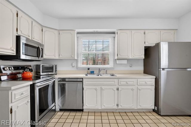 1460 Trailwood Path, Bloomfield Hills, MI 48301