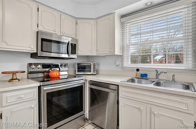 1460 Trailwood Path, Bloomfield Hills, MI 48301