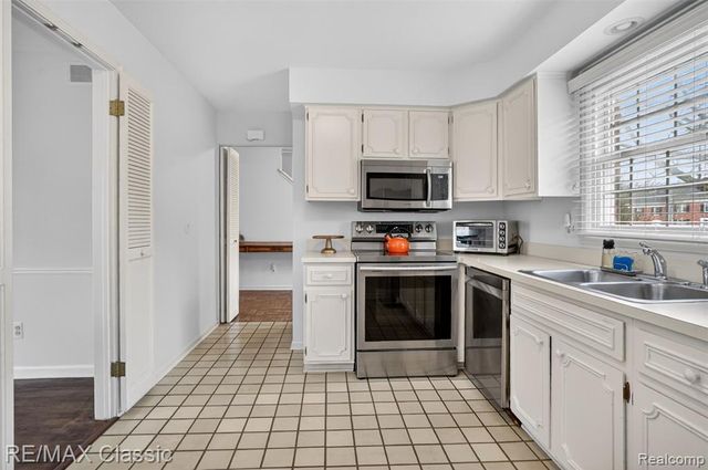 1460 Trailwood Path, Bloomfield Hills, MI 48301