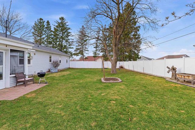 206 N Depot Street, Fox Lake, WI 53933