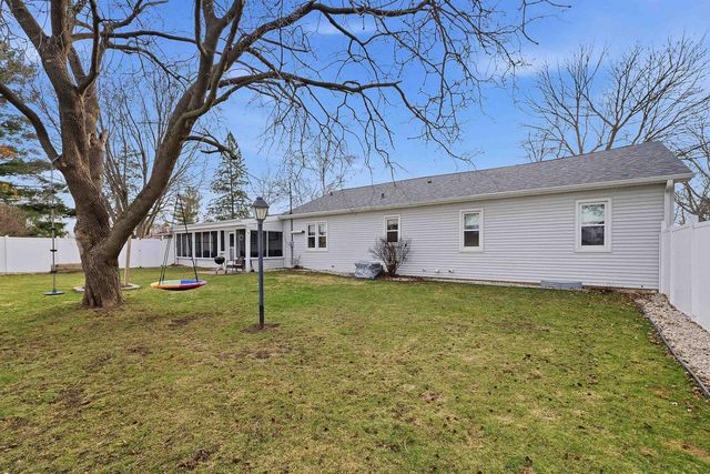 206 N Depot Street, Fox Lake, WI 53933