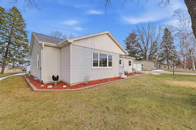 206 N Depot Street, Fox Lake, WI 53933