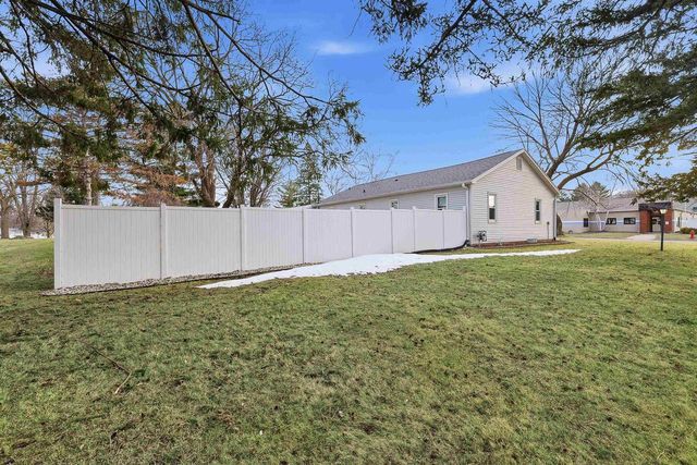 206 N Depot Street, Fox Lake, WI 53933