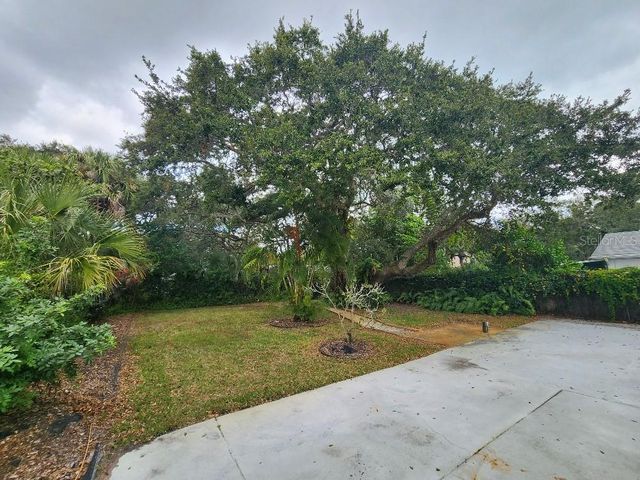 798 E 11TH AVENUE, New Smyrna Beach, FL 32169