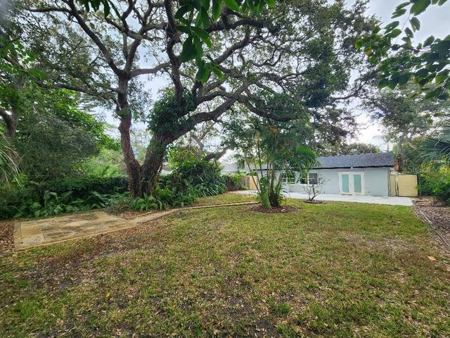 798 E 11TH AVENUE, New Smyrna Beach, FL 32169