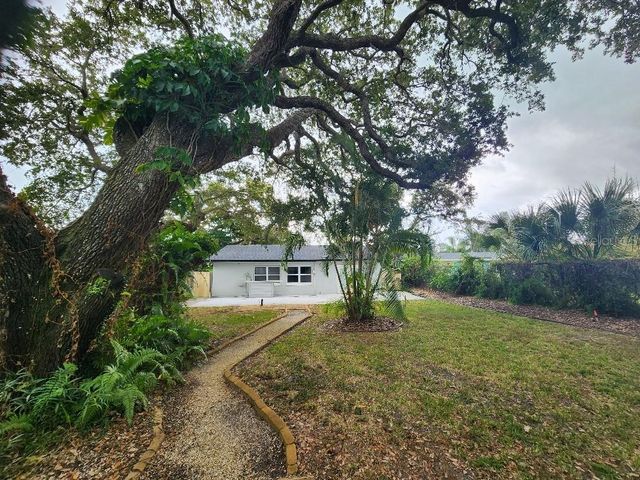 798 E 11TH AVENUE, New Smyrna Beach, FL 32169