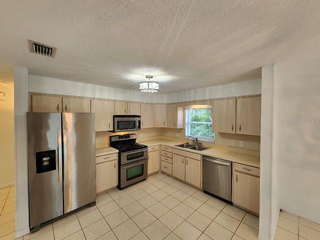 798 E 11TH AVENUE, New Smyrna Beach, FL 32169