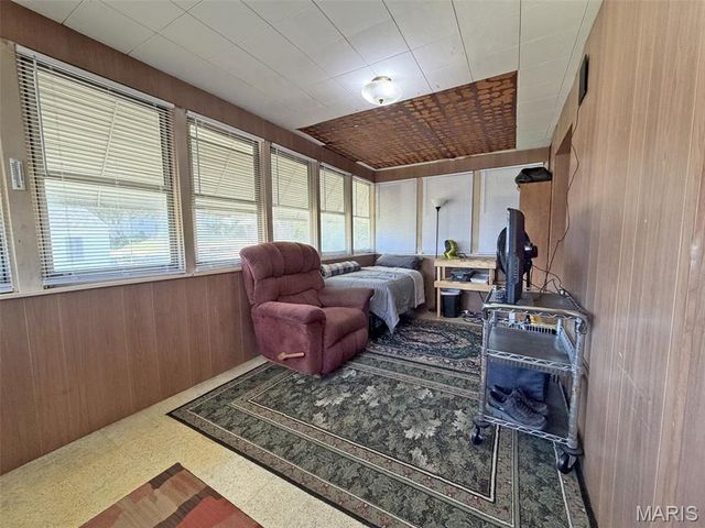 4096 Quincy Street, St Louis, MO 63116