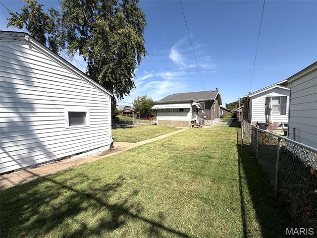 4096 Quincy Street, St Louis, MO 63116
