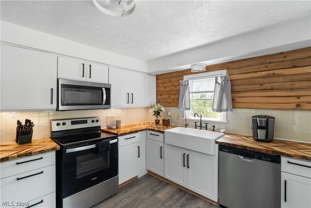 2443 Alliance Road, Deerfield, OH 44411