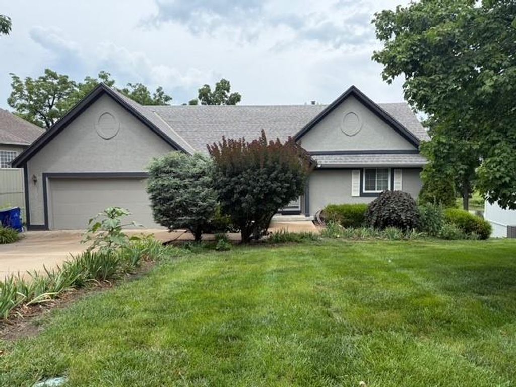 1636 N Hunter Drive, Olathe, KS 66061