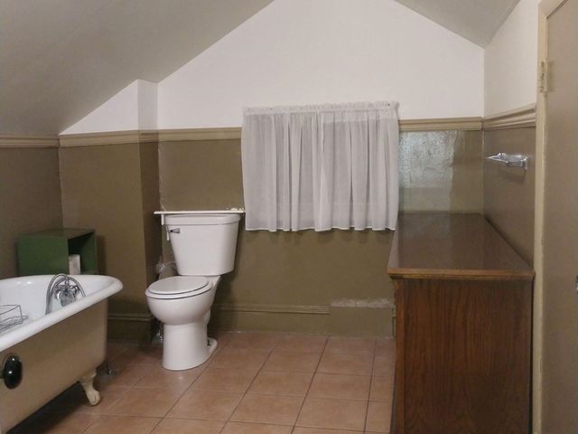 127 N Kinney, Angola, IN 46703