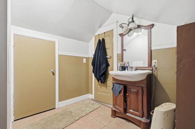 127 N Kinney, Angola, IN 46703