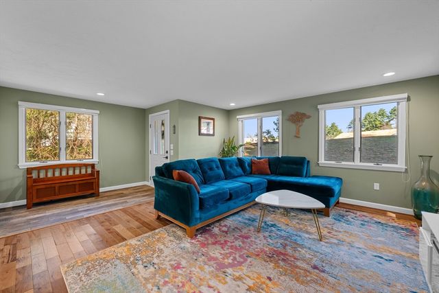 21 Dug Hill Rd, Holland, MA 01521