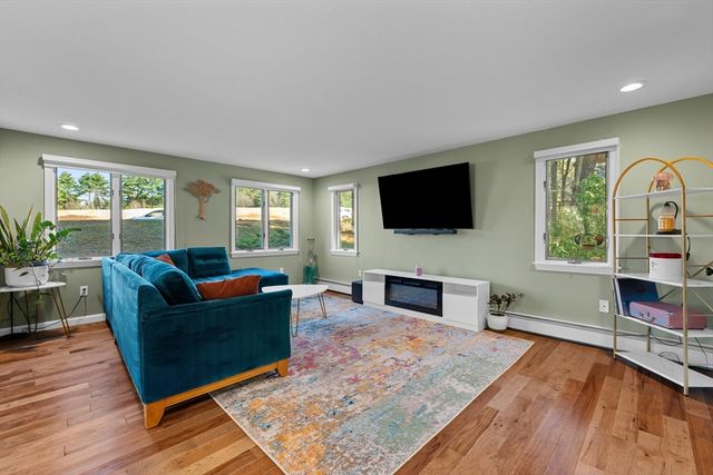 21 Dug Hill Rd, Holland, MA 01521