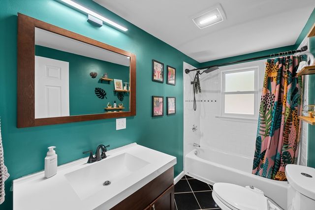 21 Dug Hill Rd, Holland, MA 01521
