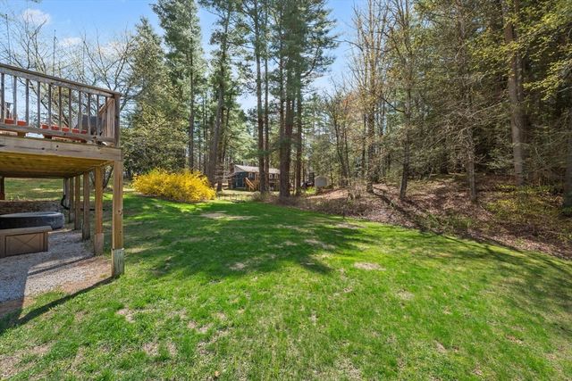 21 Dug Hill Rd, Holland, MA 01521
