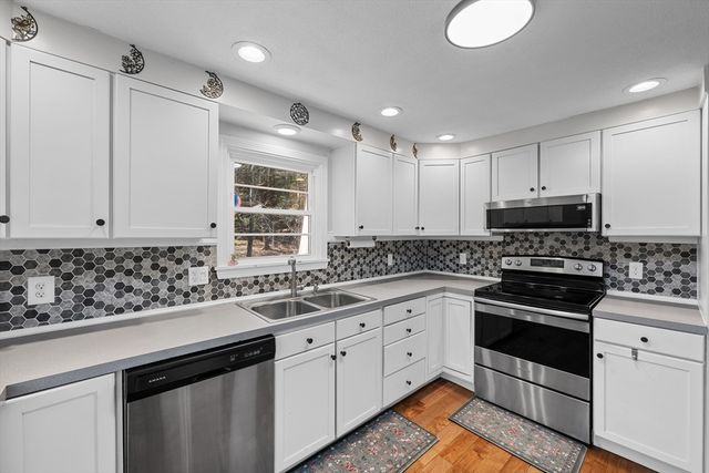 21 Dug Hill Rd, Holland, MA 01521