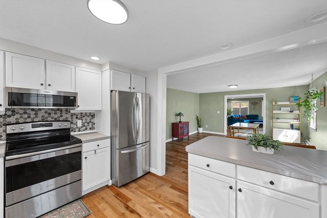 21 Dug Hill Rd, Holland, MA 01521