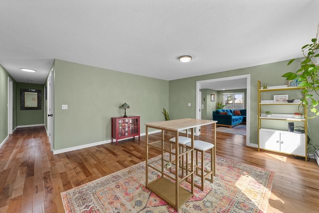 21 Dug Hill Rd, Holland, MA 01521