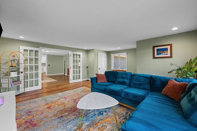 21 Dug Hill Rd, Holland, MA 01521